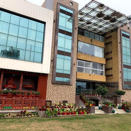 Hotel Lake View Grand Lucknow Exteriör bild