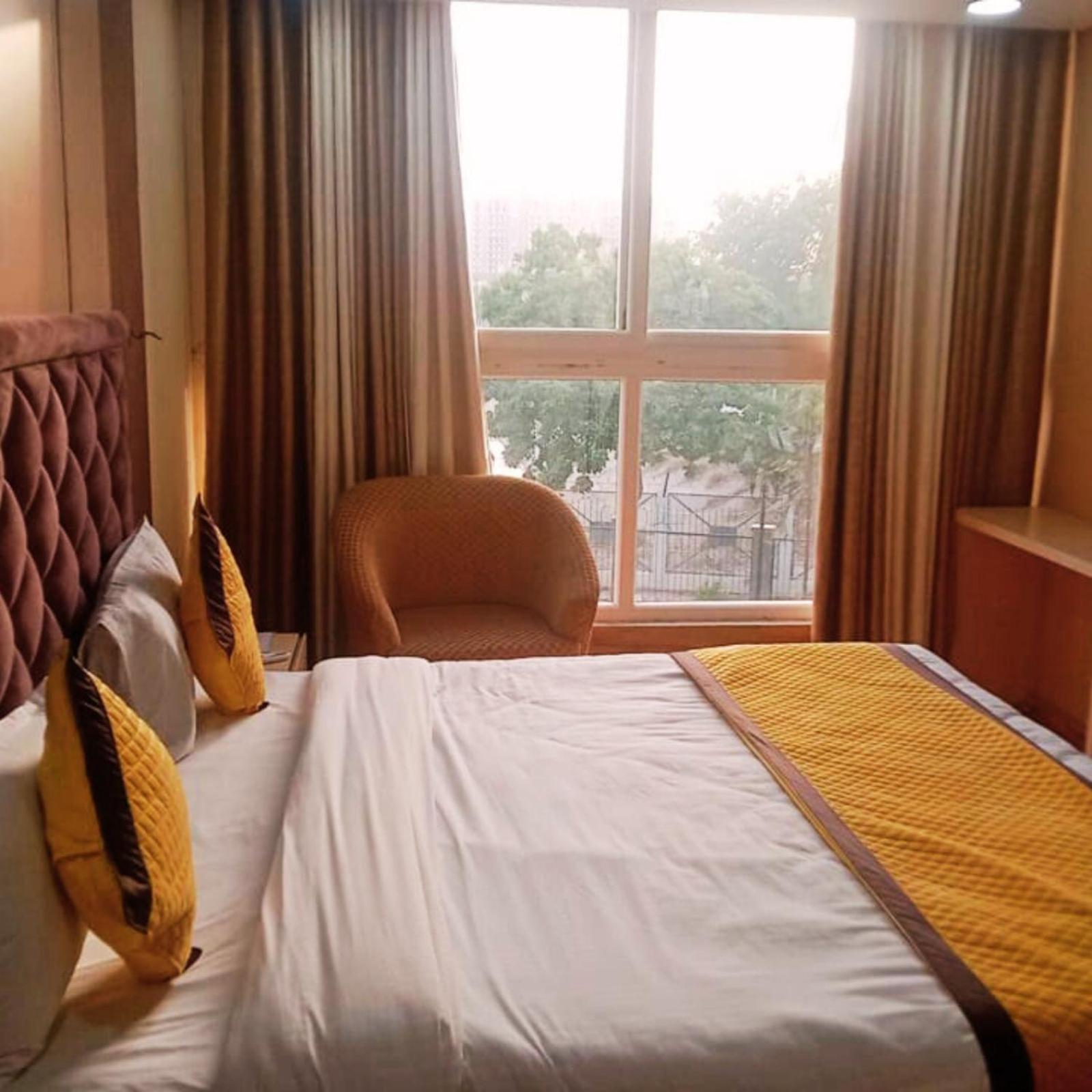 Hotel Lake View Grand Lucknow Exteriör bild