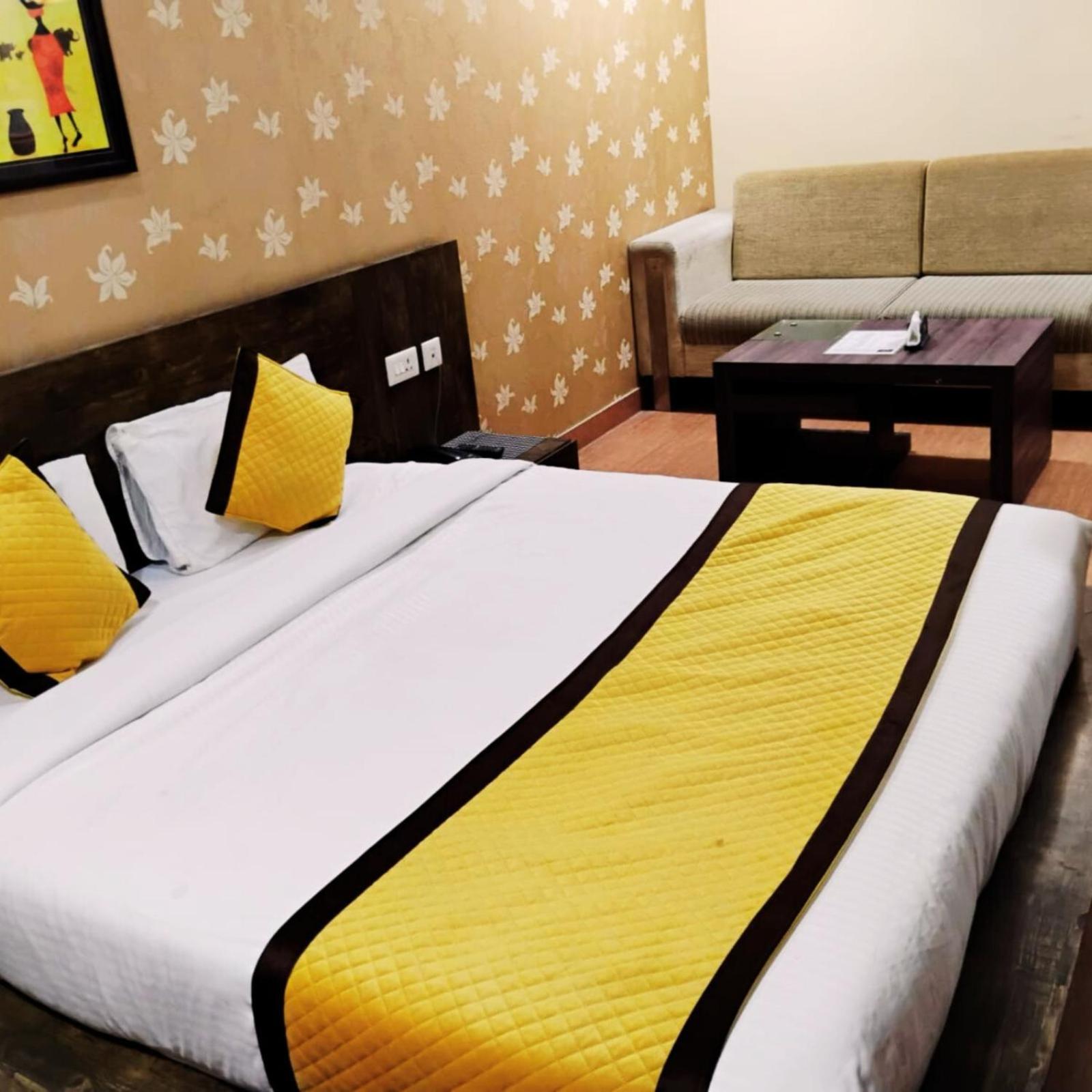 Hotel Lake View Grand Lucknow Exteriör bild