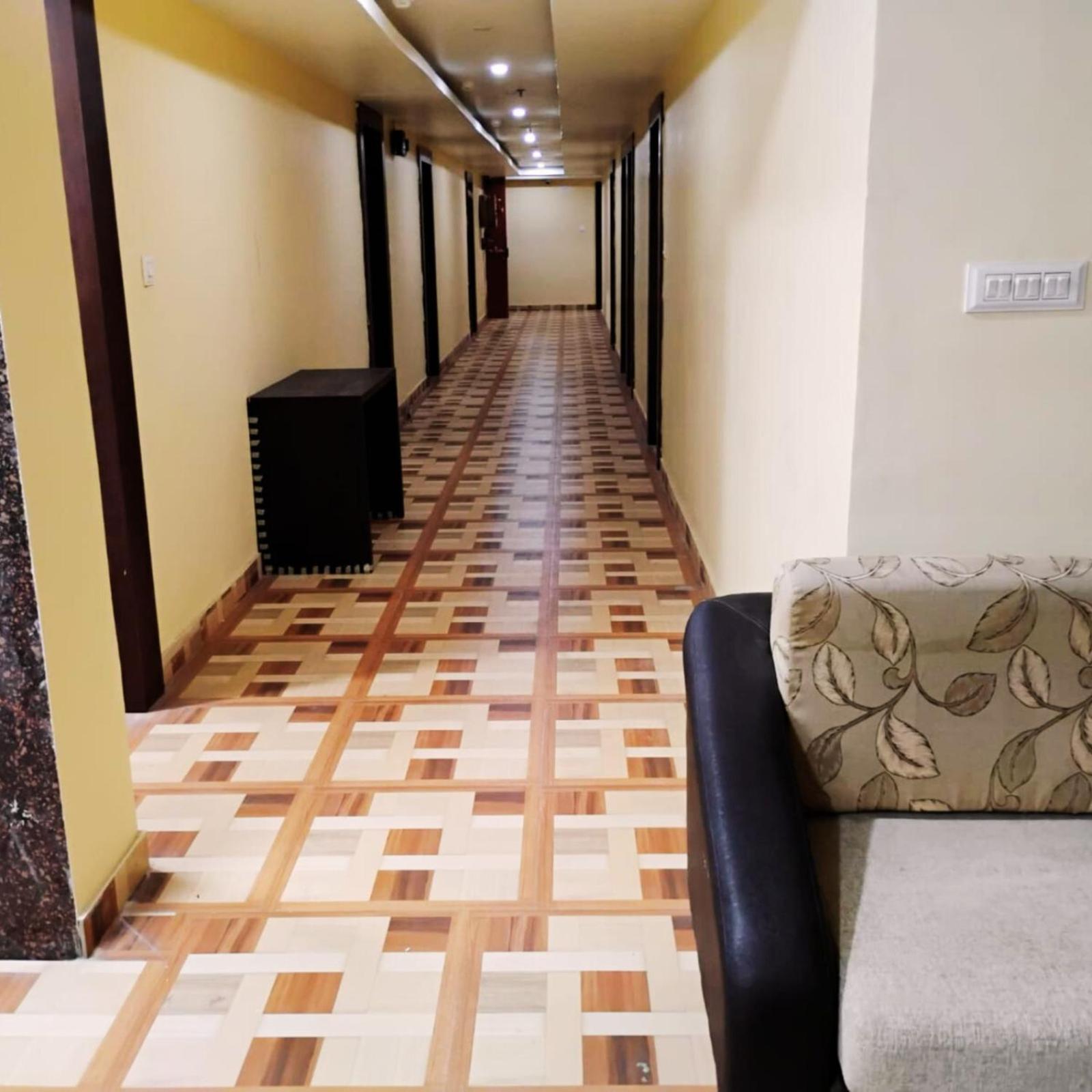 Hotel Lake View Grand Lucknow Exteriör bild