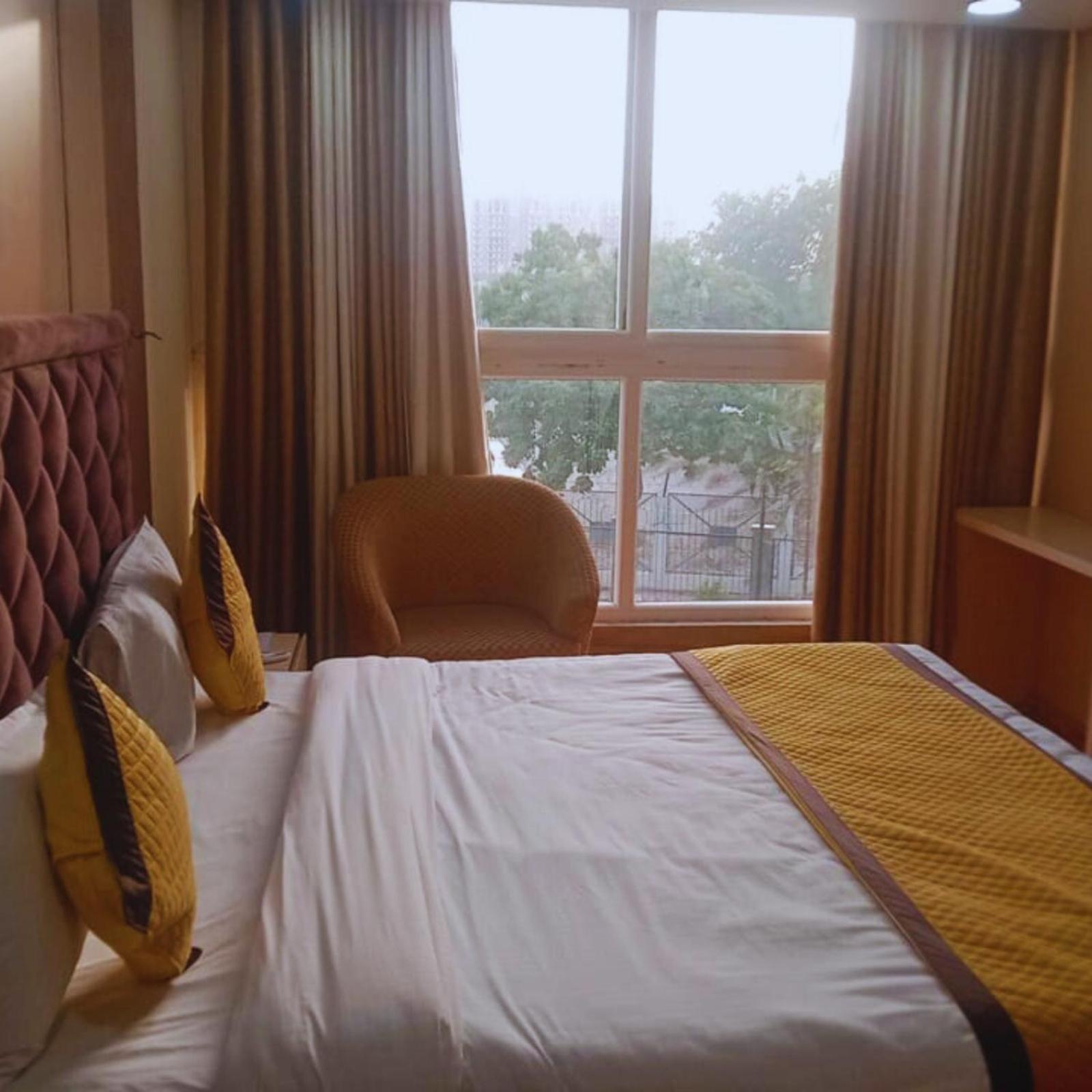 Hotel Lake View Grand Lucknow Exteriör bild