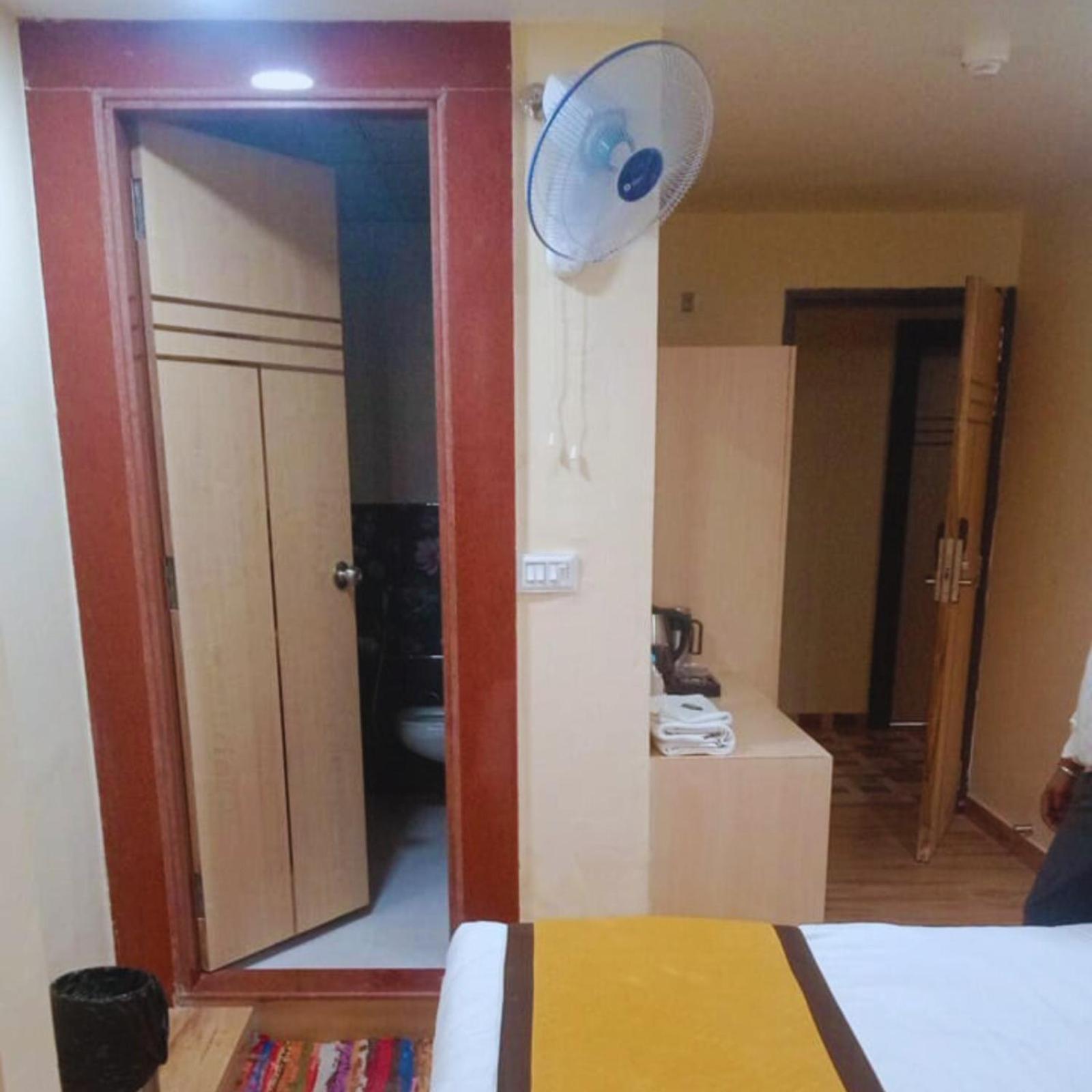 Hotel Lake View Grand Lucknow Exteriör bild