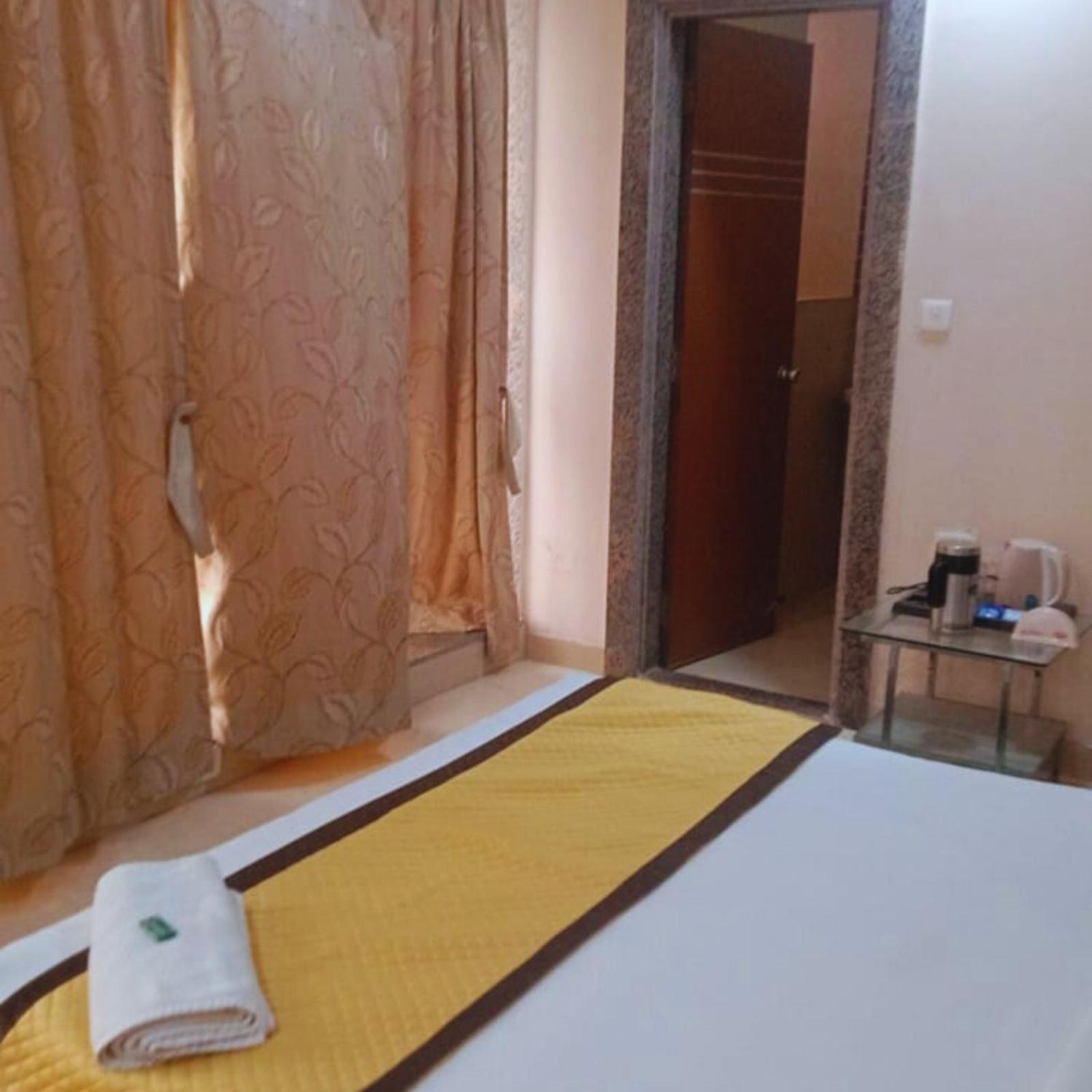 Hotel Lake View Grand Lucknow Exteriör bild