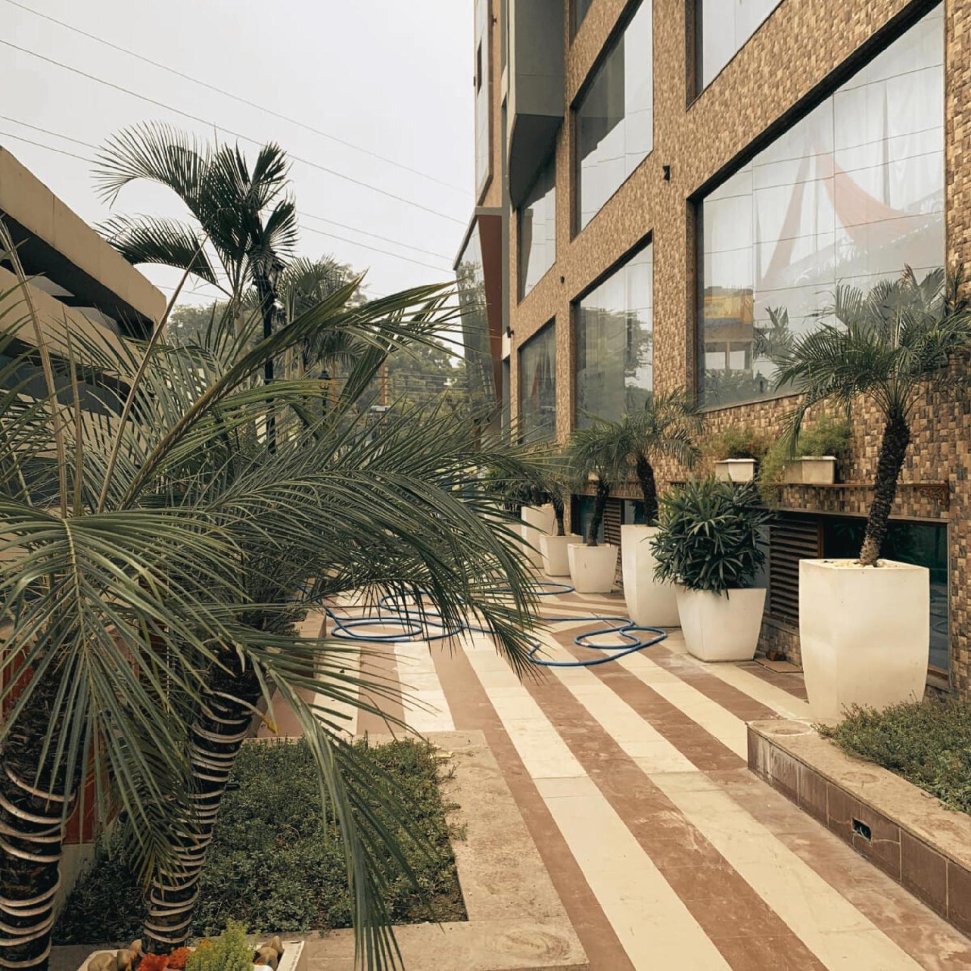 Hotel Lake View Grand Lucknow Exteriör bild