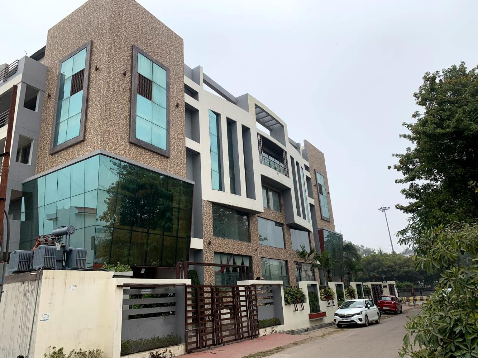 Hotel Lake View Grand Lucknow Exteriör bild