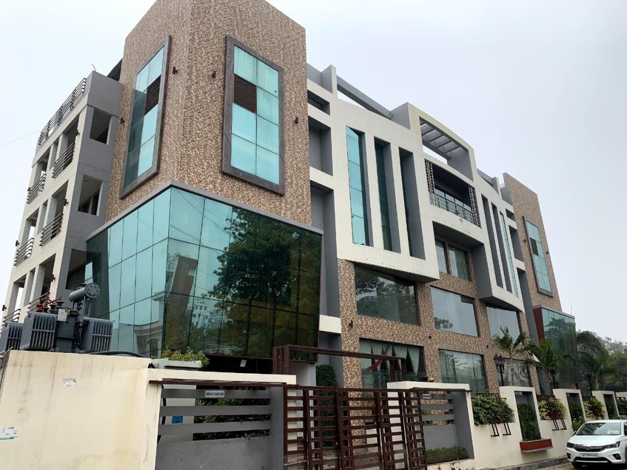 Hotel Lake View Grand Lucknow Exteriör bild