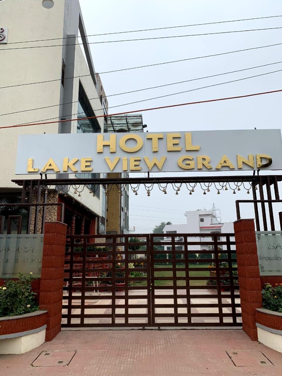 Hotel Lake View Grand Lucknow Exteriör bild