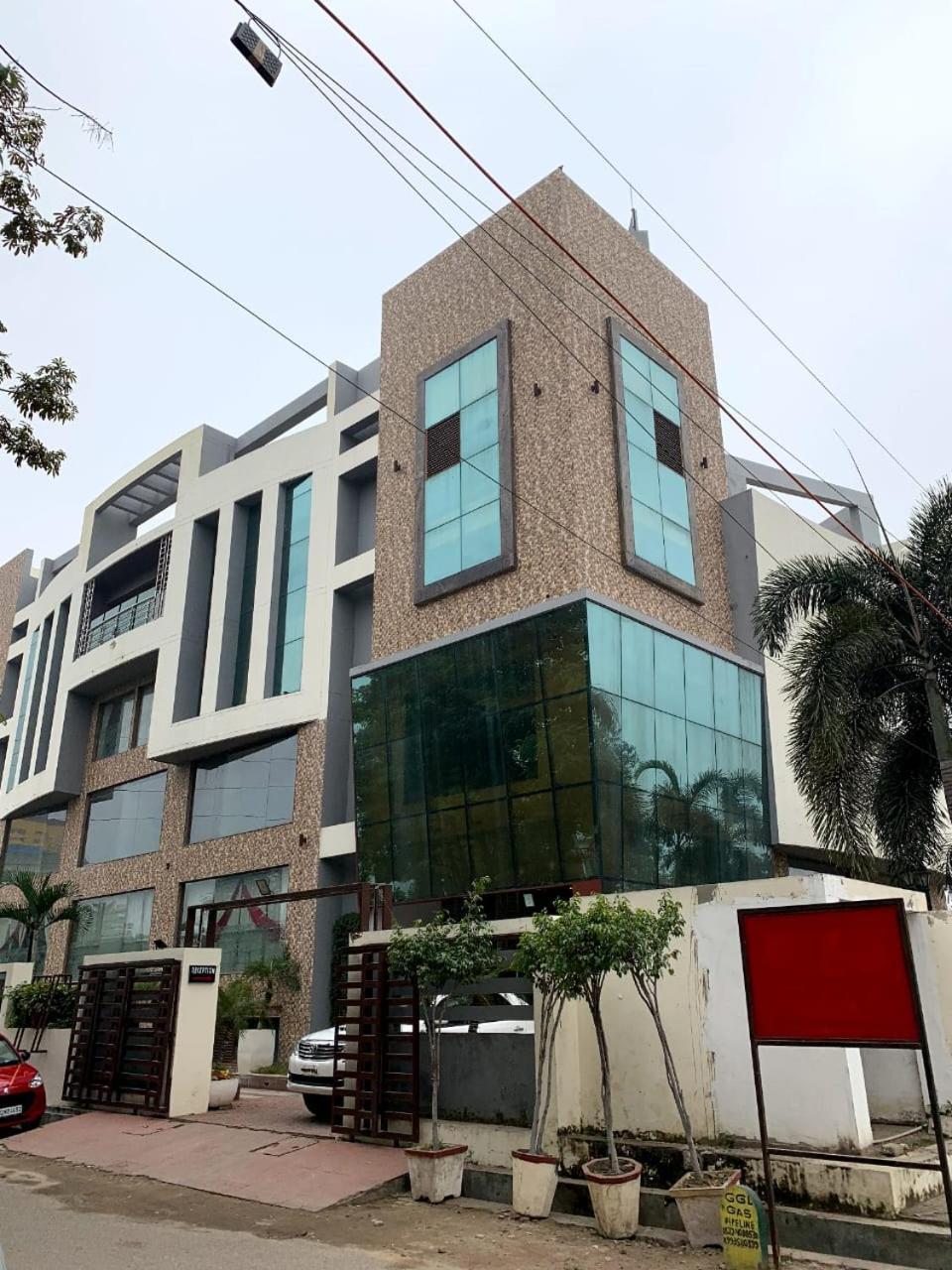 Hotel Lake View Grand Lucknow Exteriör bild