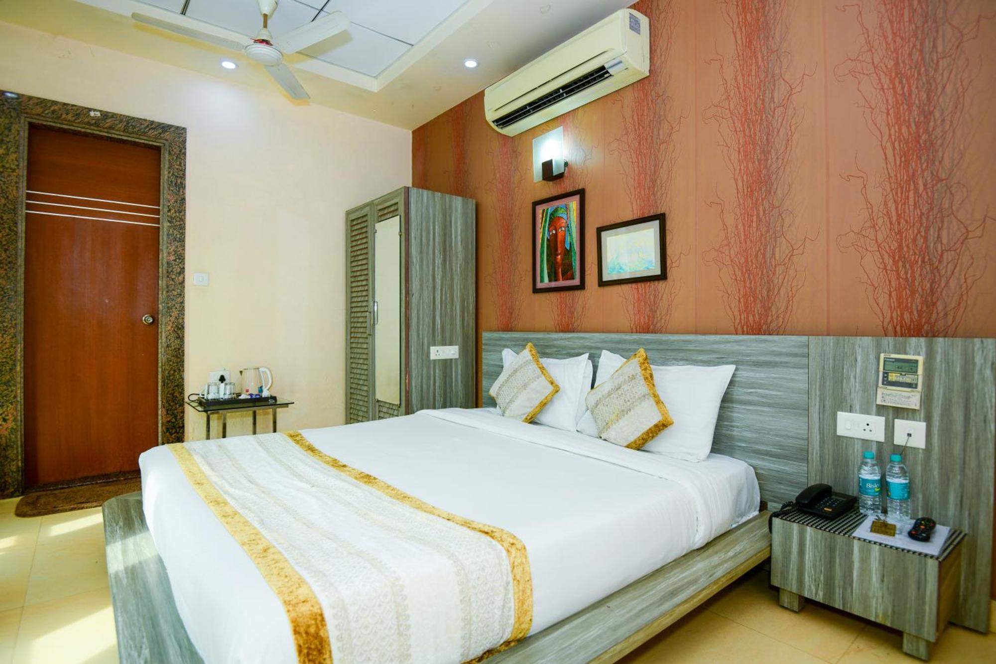 Hotel Lake View Grand Lucknow Exteriör bild